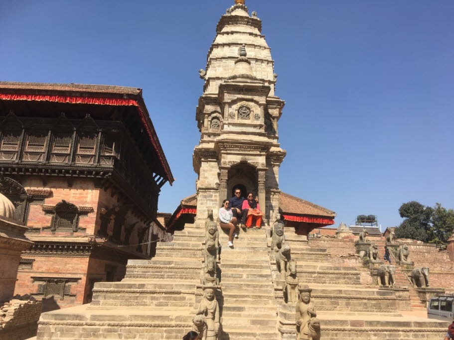 Siddhi Lakshmi Tempel (17. Jahrhundert) (Nepali: ?????? ??????? ??????) Der Siddhi-Lakshmi-Tempel ist einer von drei Tempeln im Shikara-Stil, die auf dem Bhaktapur-Platz erbaut wurden, und eines von nur zwei erhaltenen Beispielen (der dritte, der Silumaha.
