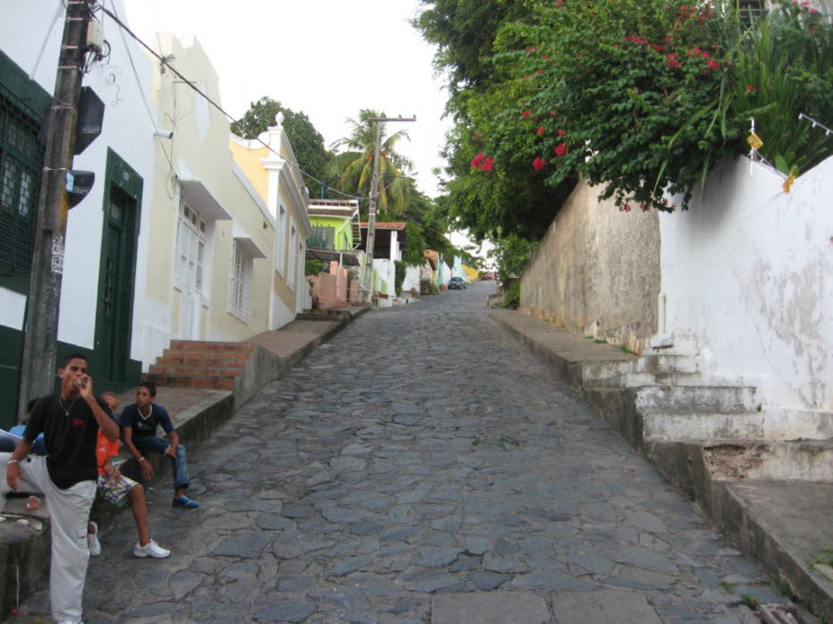 Olinda (aus dem Portugiesischen Ó linda, „O wie schön“) im Bundesstaat Pernambuco ist eine der ältesten Städte Brasiliens. Das Juwel barocker Architektur ist bis heute ein Spiegelbild der europäischen Kultur des 17. und 18. Jahrhunderts und ist seit 1982 ˆ