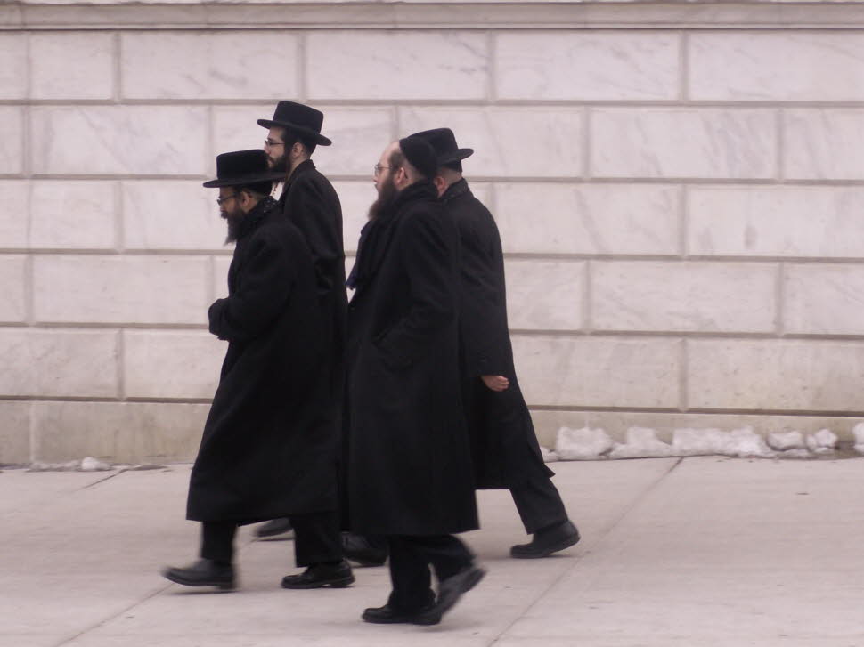 Orthodoxe Juden in New York: Die größte Gemeinde von orthodoxen Juden außerhalb Israels ist mitten in der amerikanischen Metropole. Es ist eine ganz eigene Welt, die sich abschottet und immer konservativer wird. Orthodoxe Juden haben sich in Stadtvierteln[
