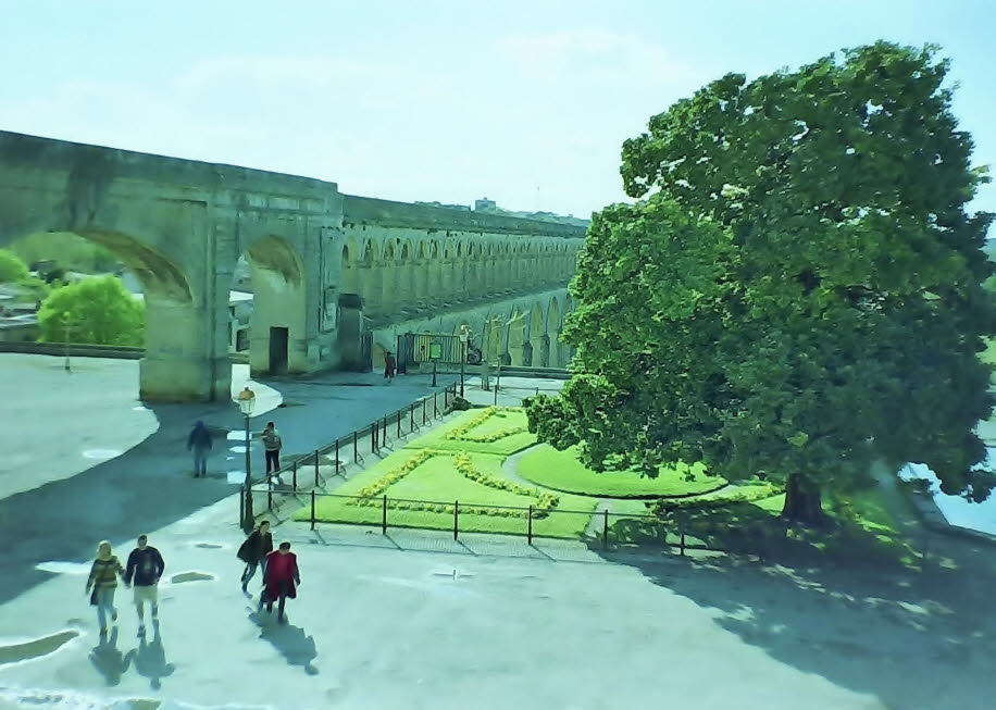 Frankreich Montepillier: Aqueduc de Saint-Clément: Das Aquädukt Saint-Clément (gemeinhin bekannt als Aquädukt des Arceaux) wurde im 18. Jahrhundert gebaut, um Montpellier mit Wasser zu versorgen. Nachdem die königliche Gesellschaft der Wissenschaften in M
