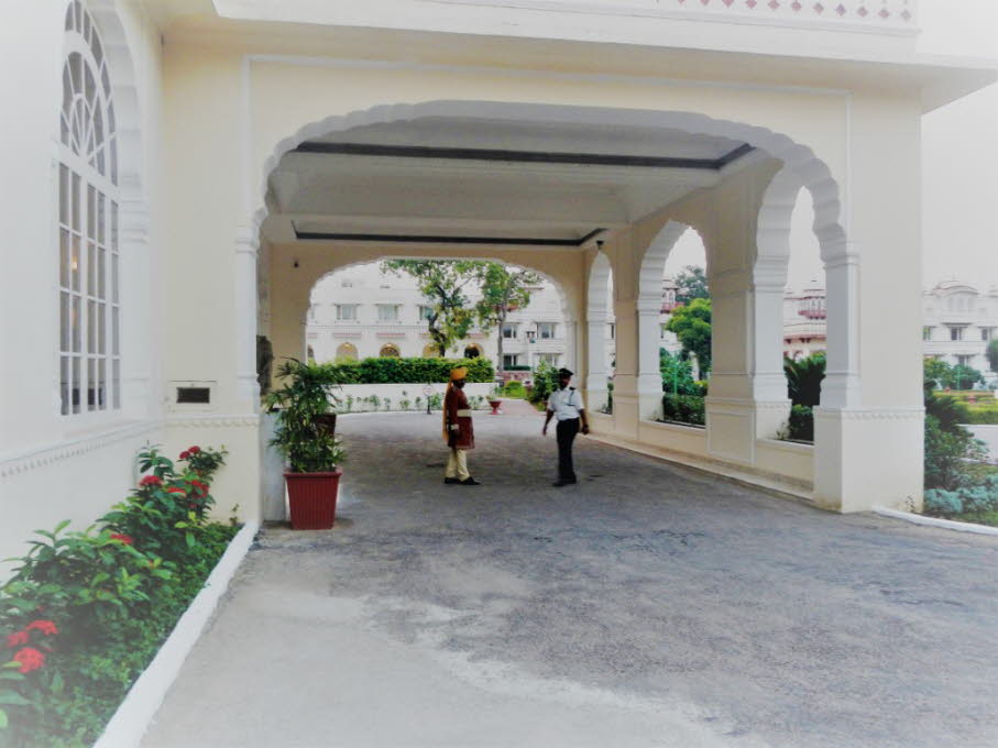 Eingang zum Palasthotel in Jaipur