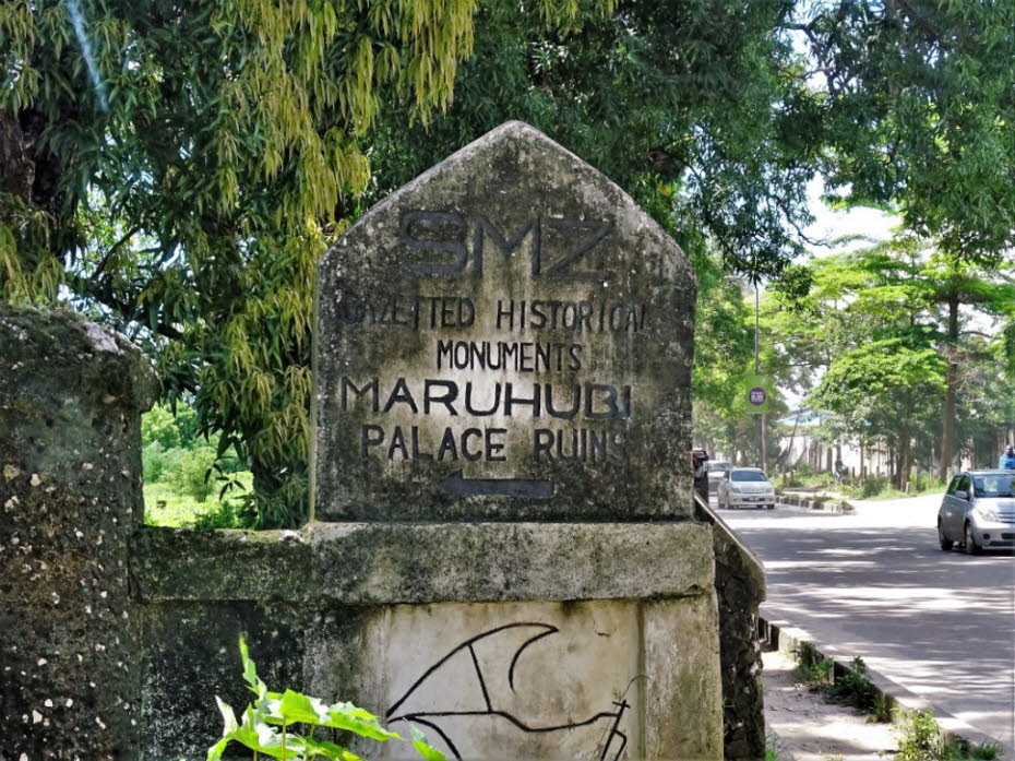 Zanzibar Maruhubi-Palast - Der Maruhubi-Palast (Maruhubi Palace Ruins) liegt an der Küste Sansibars, 3 km nördlich der weltberühmten Altstadt Stone Town, einem Teil der Hauptstadt Sansibar-Stadt. 1882 für Sultan Barghasch ibn Said (Sultan von Sansibar von