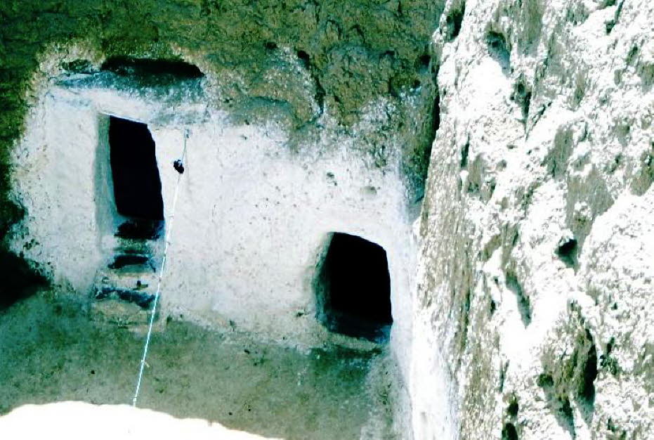 Die Bewohner leben in Höhlenwohnungen, die zum Teil in die Bergwände hinein gebaut wurden.