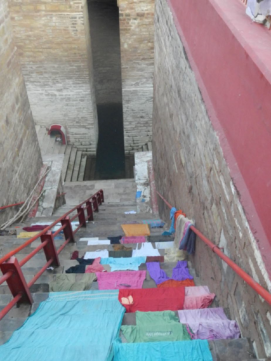 Bad in der Altstadt von Varanasi