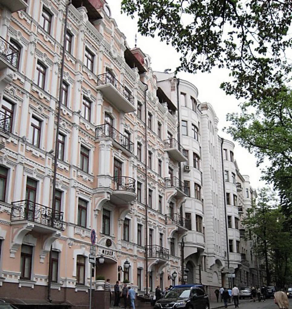 Alte Häuser in der historischen Stadt von Kiew 