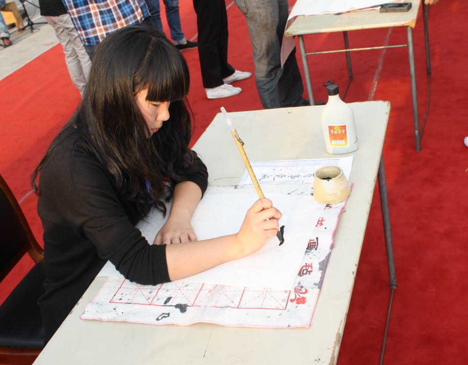 Kalligraphie in der Schule: Die chinesische Kalligrafie gehört zur traditionellen Kunst. Kalligraphie ist auch ein Unterrichtsfach.