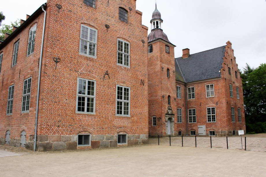 weil in Propsteierhagen das Schloss Hagen steht.