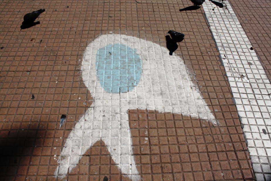 Die Madres de la Plaza de Mayo: Jeden Donnerstag demonstrieren vor der Casa Rosada – dem argentinischen Regierungssitz – die Madres de la Plaza de Mayo für die Erinnerung an die »Verschwundenen«. Am 24. März jedes Jahres, dem Gedenktag für die Opfer der M