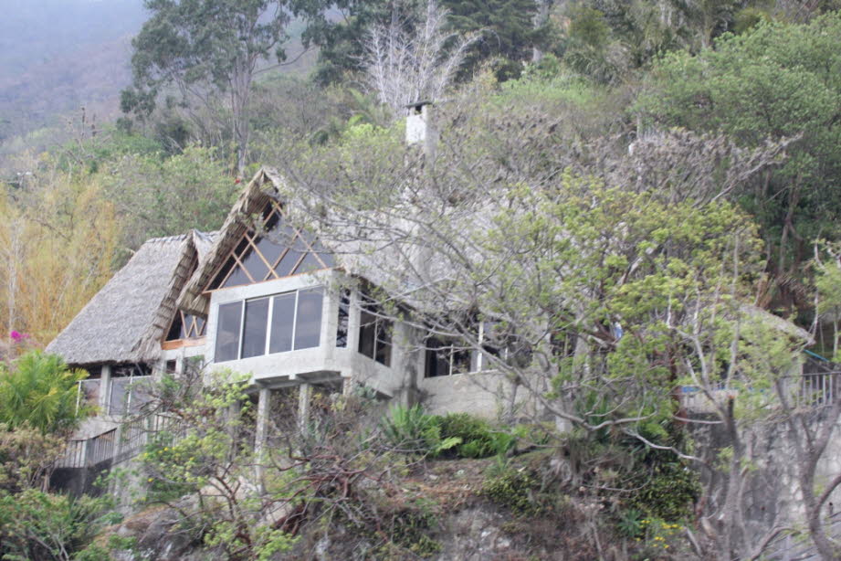 Häuser von Nordamerikanern  am Atitlán-See 