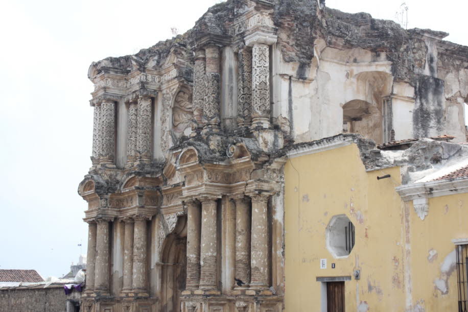 Die Kathedrale San José war die Bischofskirche (Catedral Metropolitana) von Antigua Guatemala, der ehemaligen Hauptstadt des spanischen Generalkapitanats Guatemala. Der ursprüngliche Bau war dem Apostel Jakobus (Santiago) geweiht, dem Schutzpatron der Con