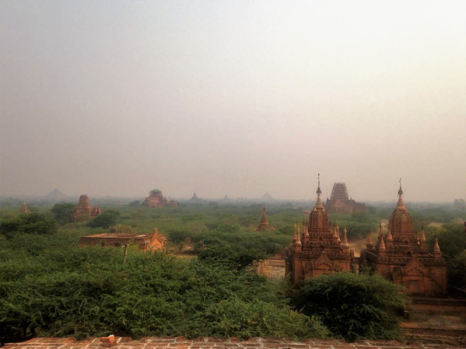 Das Königreich, dessen Herrschaftszentrum Bagan für ca. 430 Jahre war, bildete das erste vereinte Reich im heutigen Birma. Die frühe Geschichte Bagans ist in Einzelheiten umstritten. Bagan wurde durch seine ausgesprochen günstige Lage am Irrawaddy, an dem