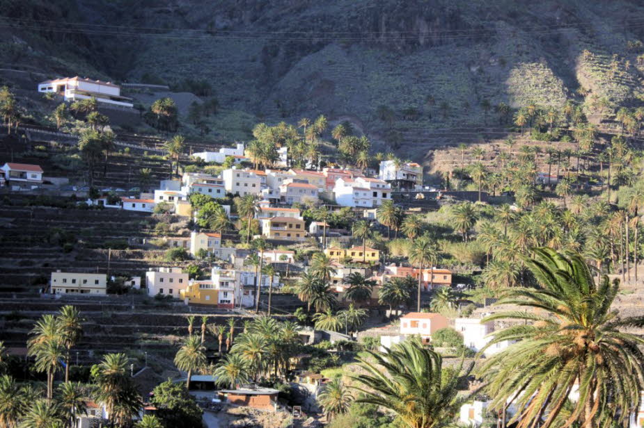 Valle Gran Rey, La Gomera - Das Valle Gran Rey (Tal des großen Königs, gemeint ist das Guanchenoberhaupt Hupalupa) bildet eine Gemeinde der Kanareninsel La Gomera. Verwaltungssitz ist seit 1930 der Ort La Calera. 