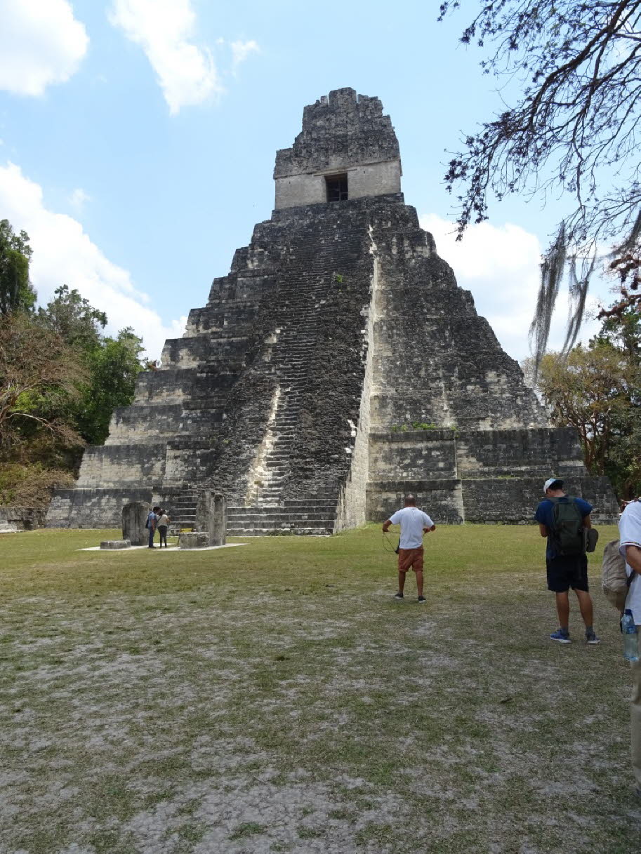 Maya Ruinen, Grand Plaza, Tempel 1