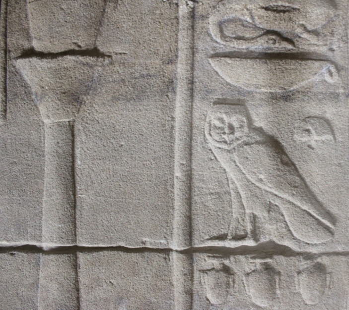 gut erhaltenes Flachrelief im Isis-Tempel (2)