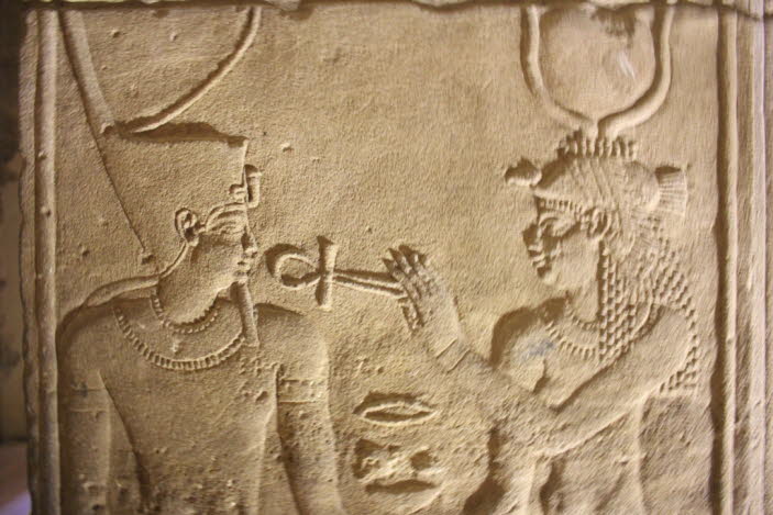 gut erhaltenes Flachrelief im Isis-Tempel (8)