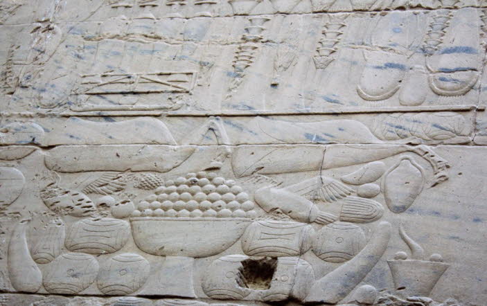 gut erhaltenes Flachrelief im Isis-Tempel (9)